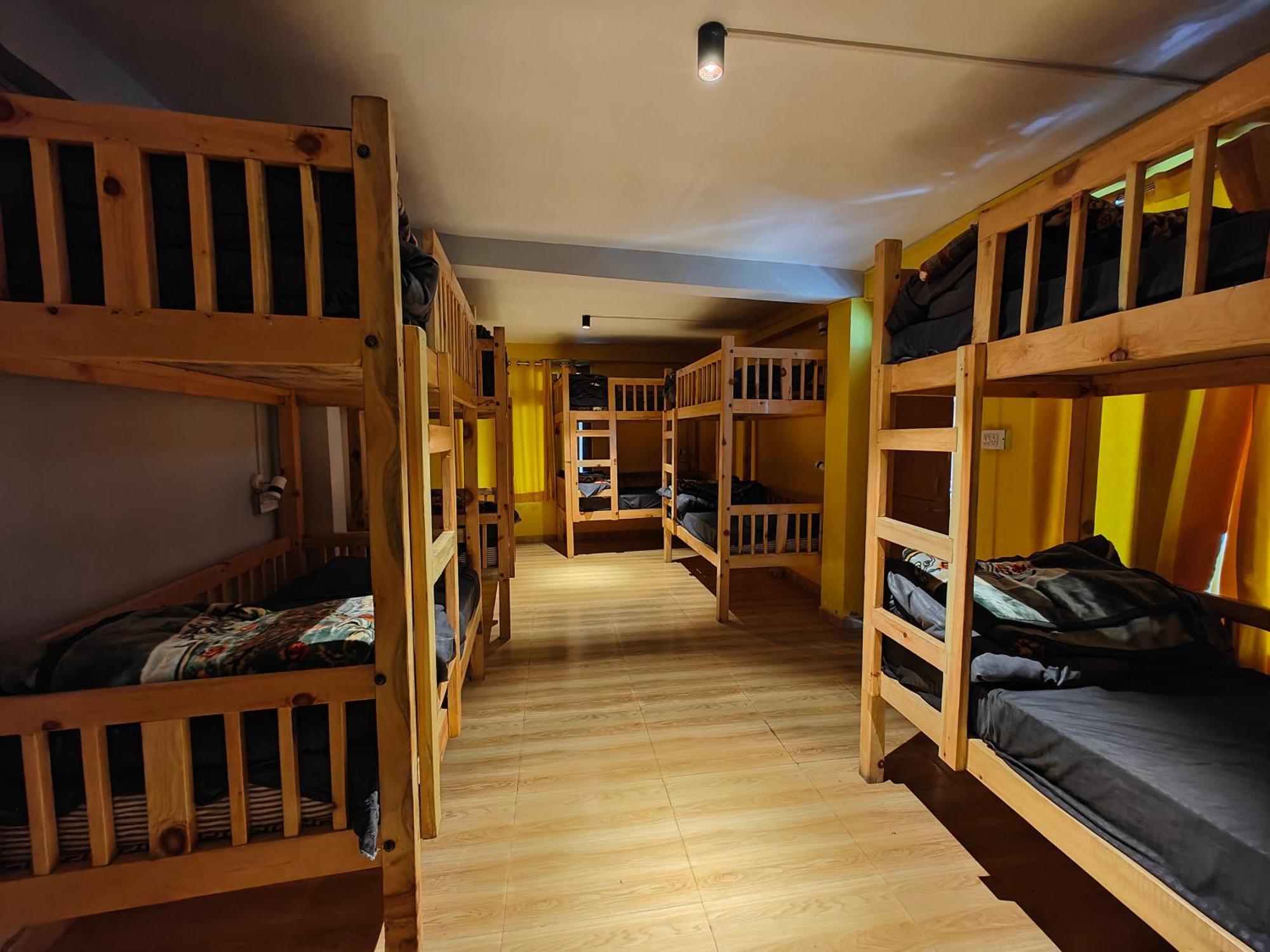 Whoopers Hostel Tosh Exteriör bild